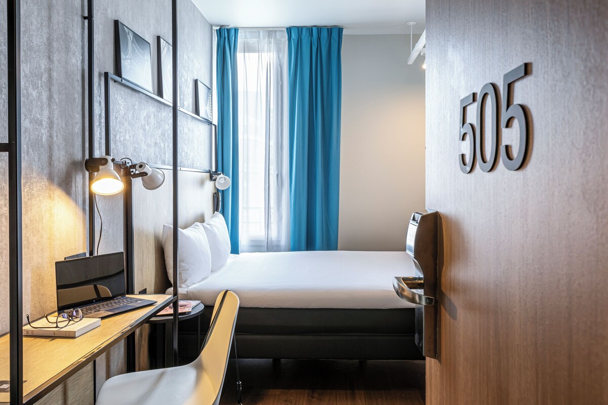 Standard Room, 1 Twin Bed | Desk, laptop workspace, soundproofing, iron/ironing board (on request)
