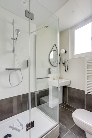 Douche, articles de toilette écologiques, sÚche-cheveux
