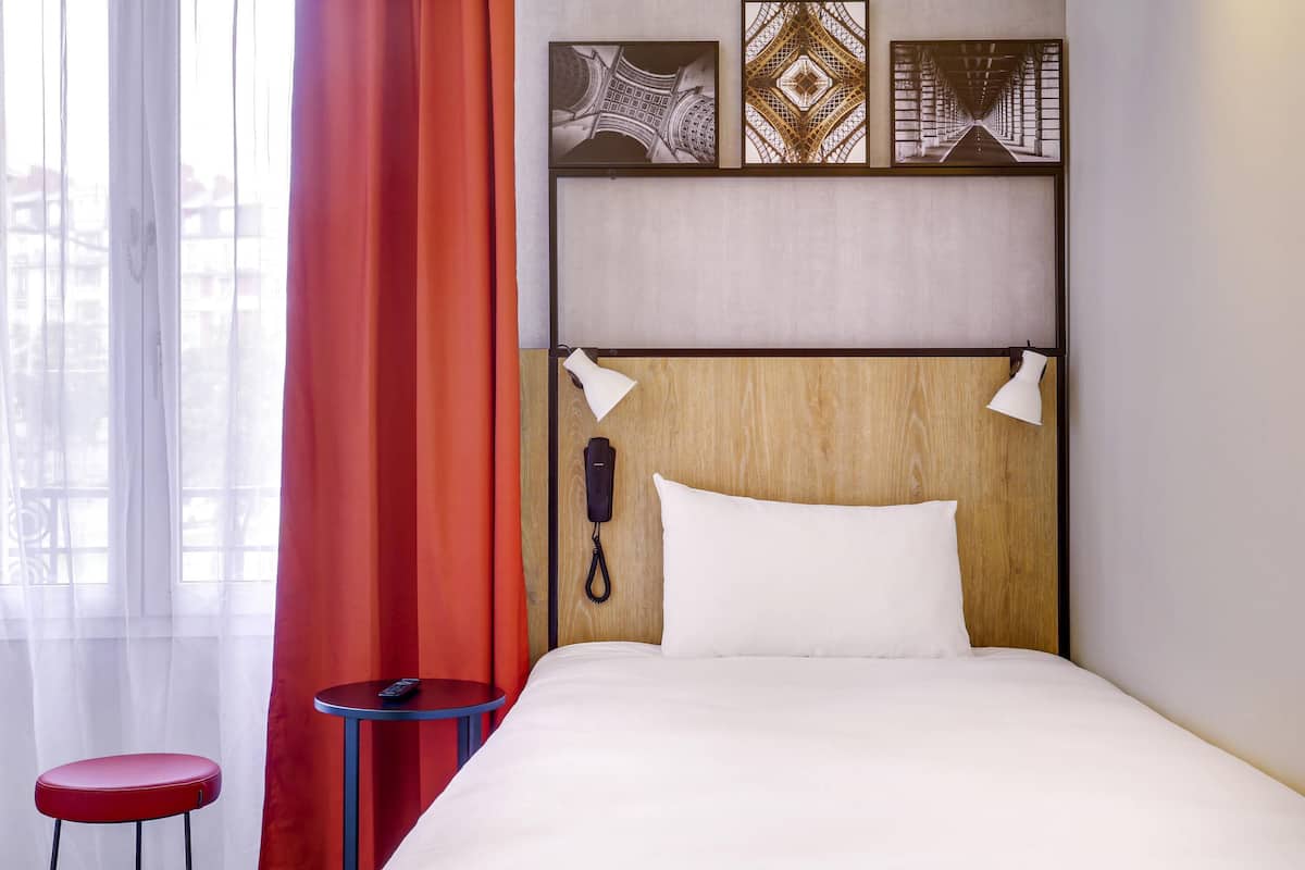 Standard Room, 1 Twin Bed | Desk, soundproofing, iron/ironing board, free WiFi