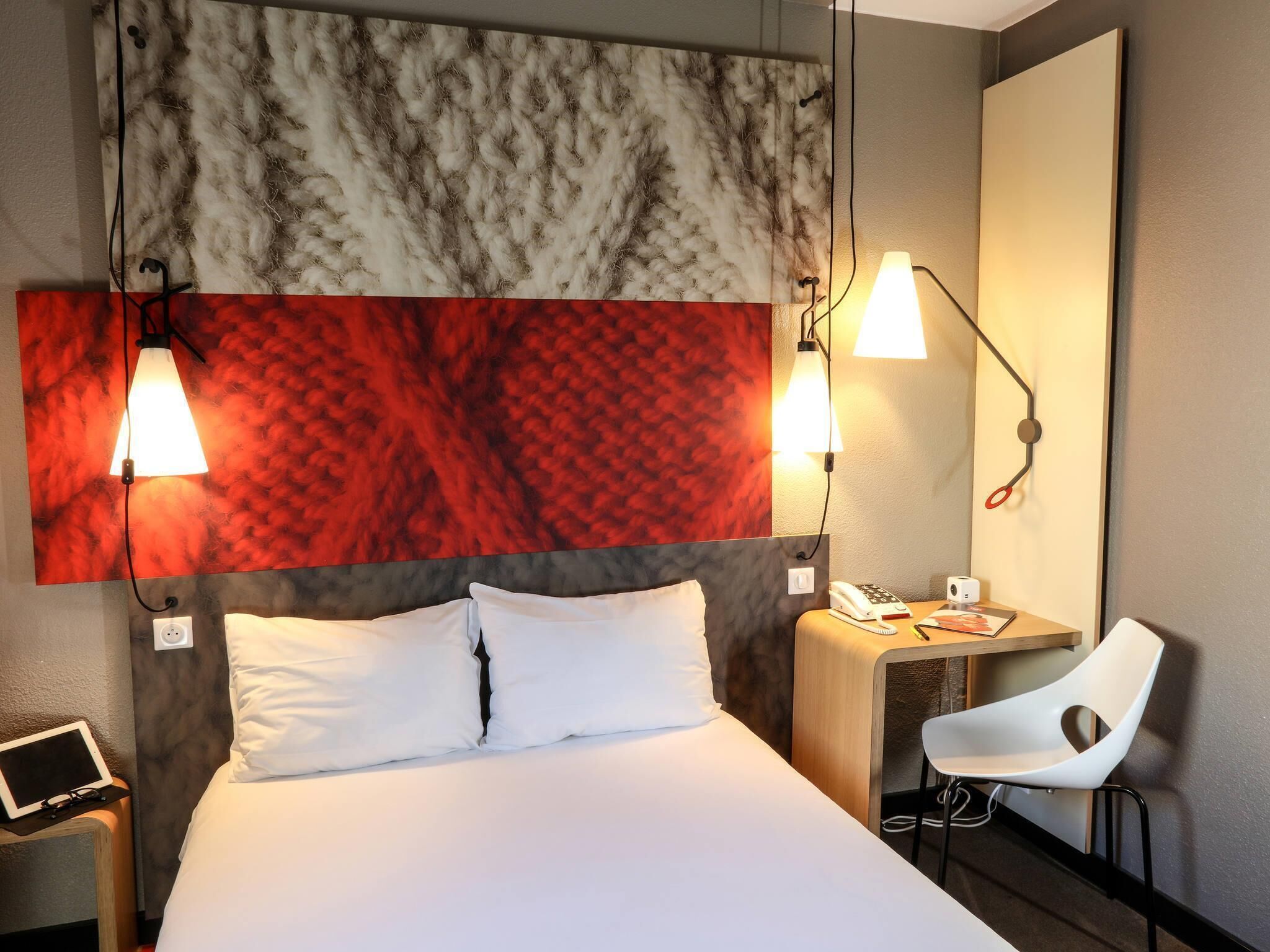 Standard Room, 3 Twin Beds | Premium bedding, in-room safe, desk, blackout drapes