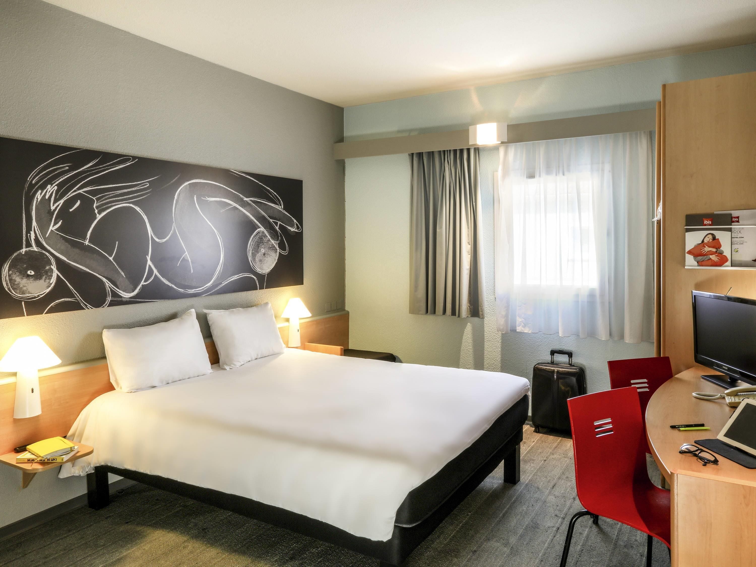 Premium bedding, in-room safe, desk, blackout curtains