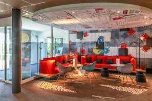 Bar-salon dans le hall
