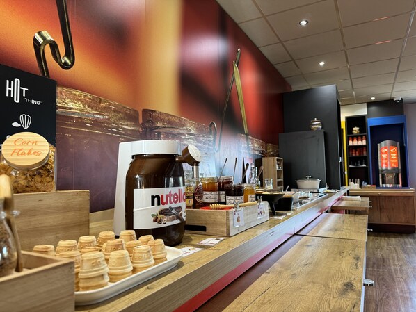 Café da manhã com buffet todos os dias (EUR 12.95 por pessoa) 