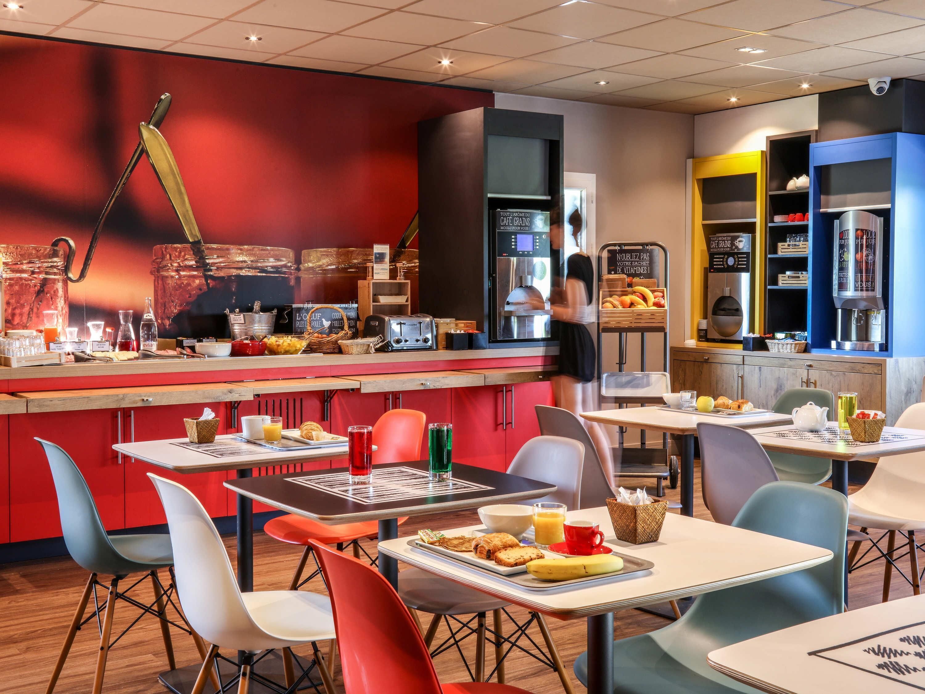 Tägliches Frühstücksbuffet (12.95 EUR pro Person)