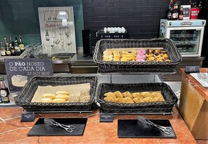 Daily buffet breakfast for a fee
