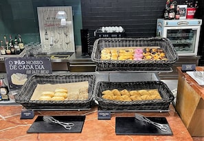 Desayuno buffet todos los días (con cargo)