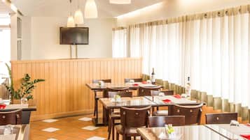 Desayuno buffet todos los días (con cargo)