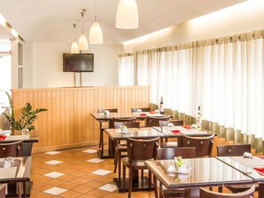 Petit déjeuner buffet servi tous les jours en supplément