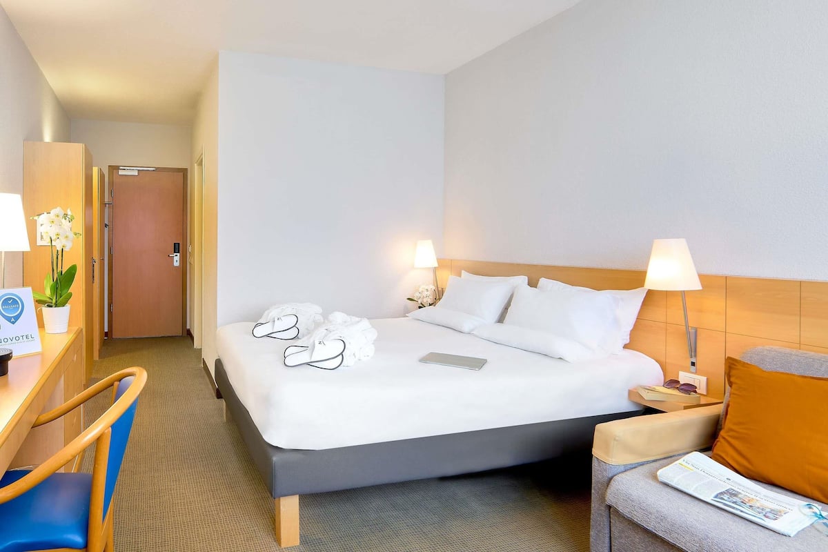 Executive Room, 1 Queen Bed with Sofa bed