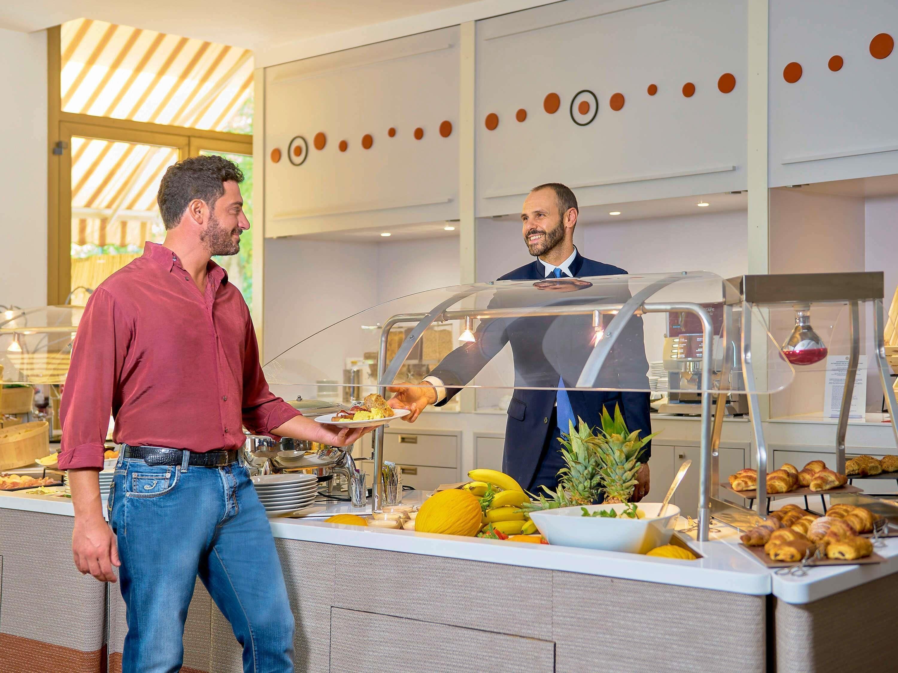 Colazione a buffet a pagamento, servita nei giorni feriali 