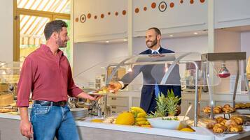Colazione a buffet a pagamento, servita nei giorni feriali