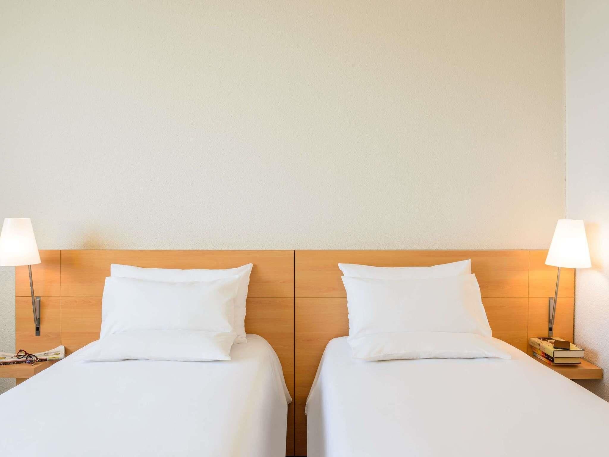 Phòng Tiêu chuẩn, 2 giường đơn | Bộ đồ giường kháng dị ứng, chăn bông, minibar, két bảo mật tại phòng 