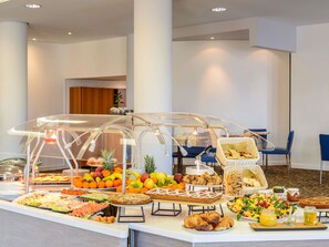 Breakfast, lunch and dinner served - Novotel Torino Corso Giulio Cesare (Turin)
