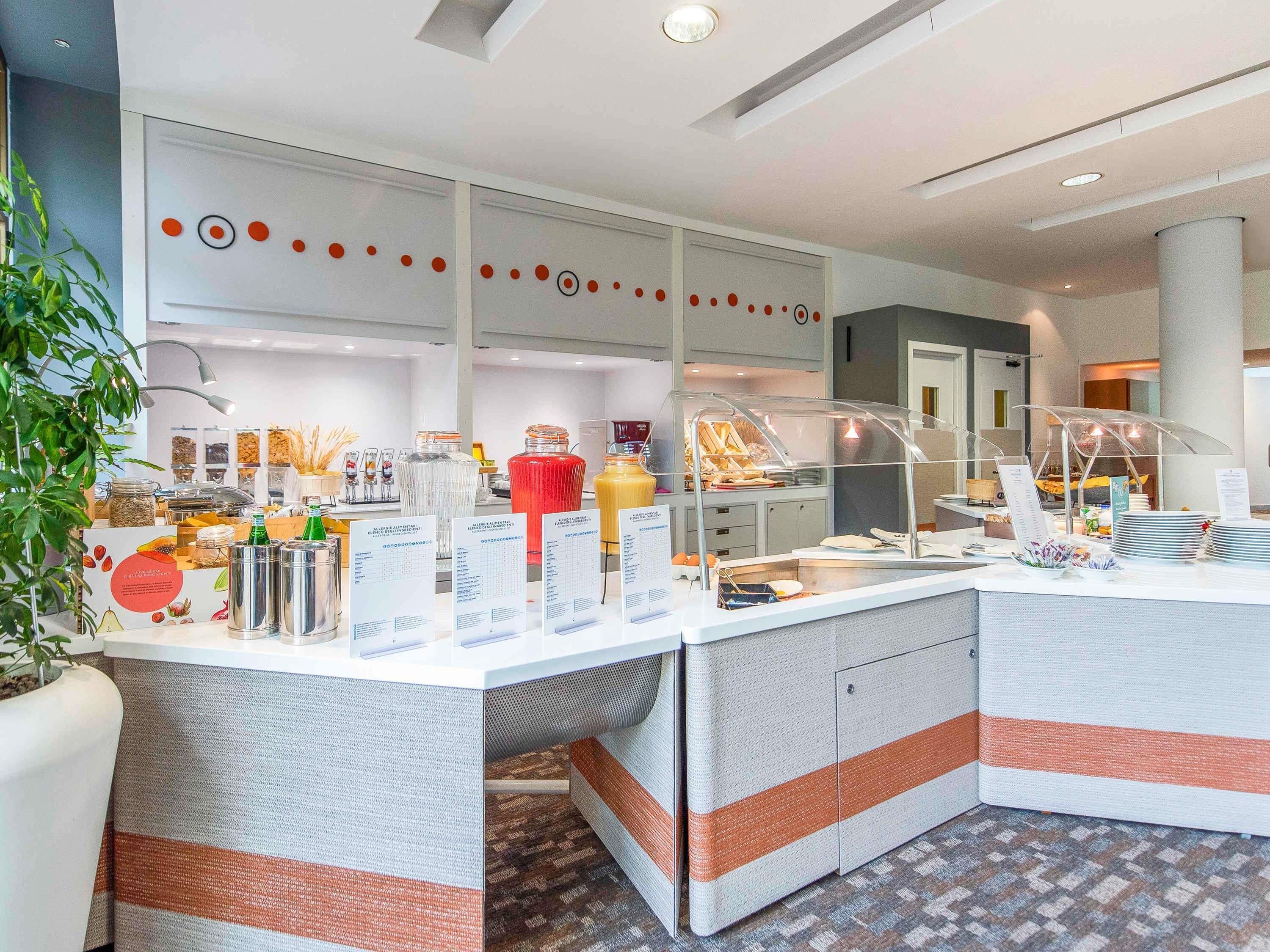 Buffet breakfast for a fee on weekdays