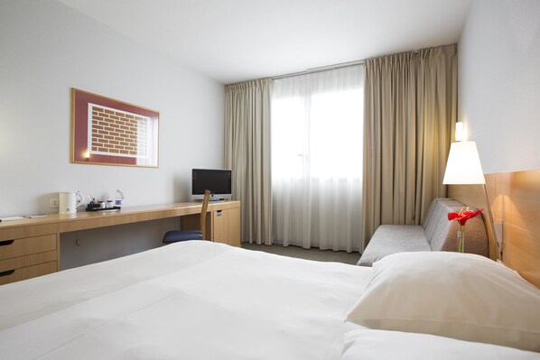 Hypo-allergenic bedding, down duvets, minibar, in-room safe - Novotel Torino Corso Giulio Cesare (Turin)