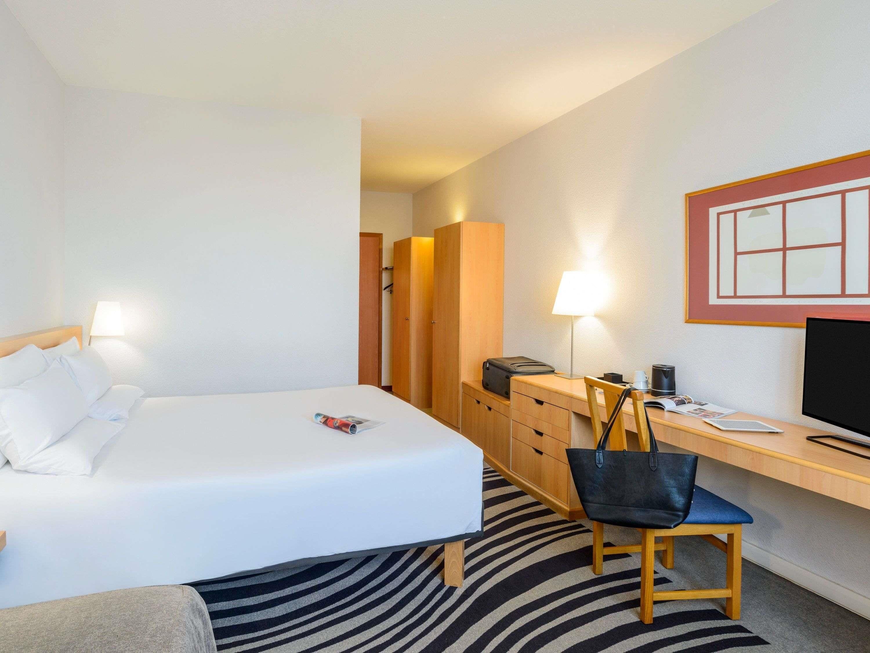 Quarto standard, 1 cama Queen e sofá-cama | Roupas de cama antialérgicas, edredons de pluma, frigobar