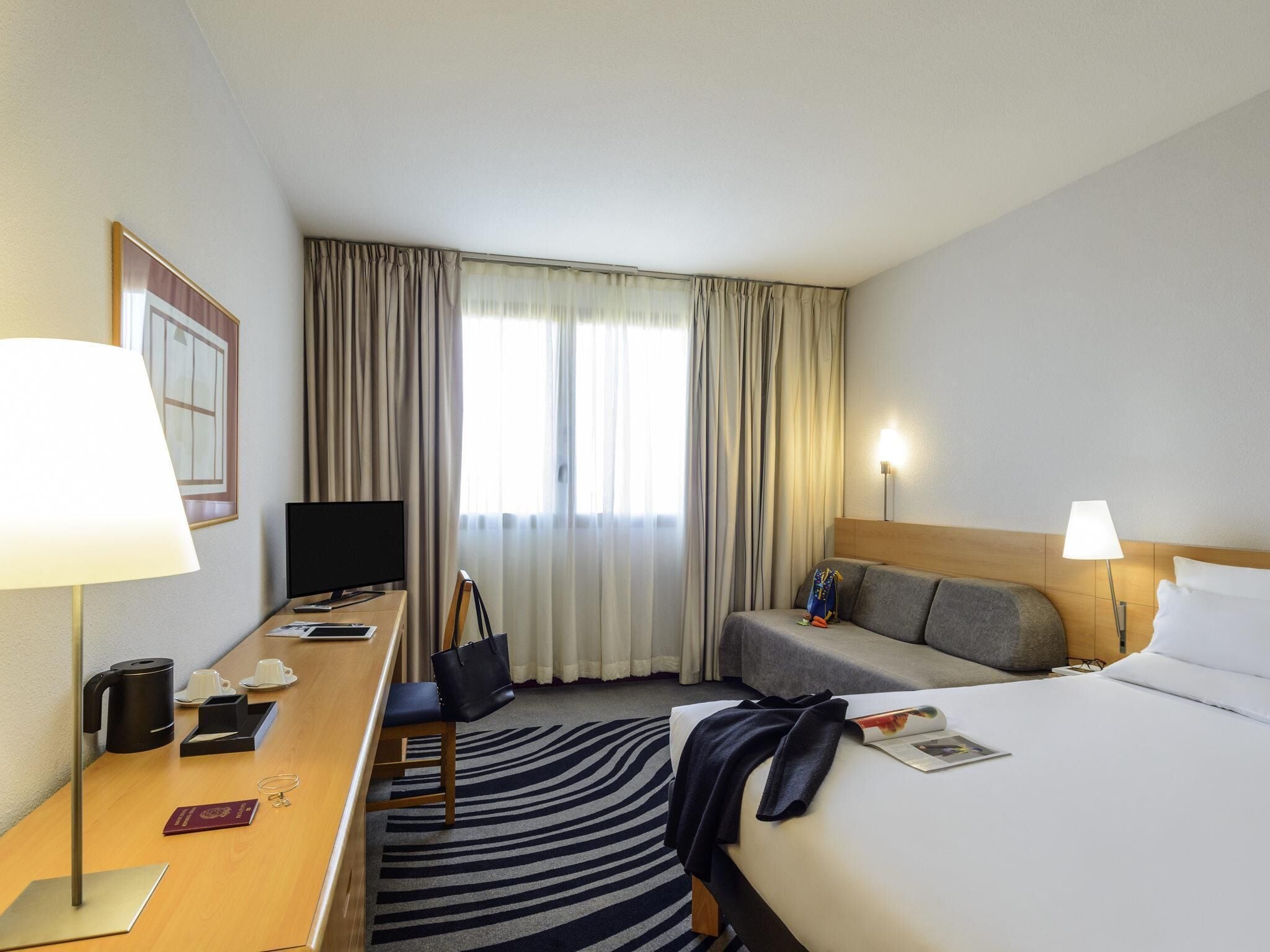 Standaard kamer, 1 queensize bed met slaapbank | Hypoallergeen beddengoed, donzen dekbedden, een minibar