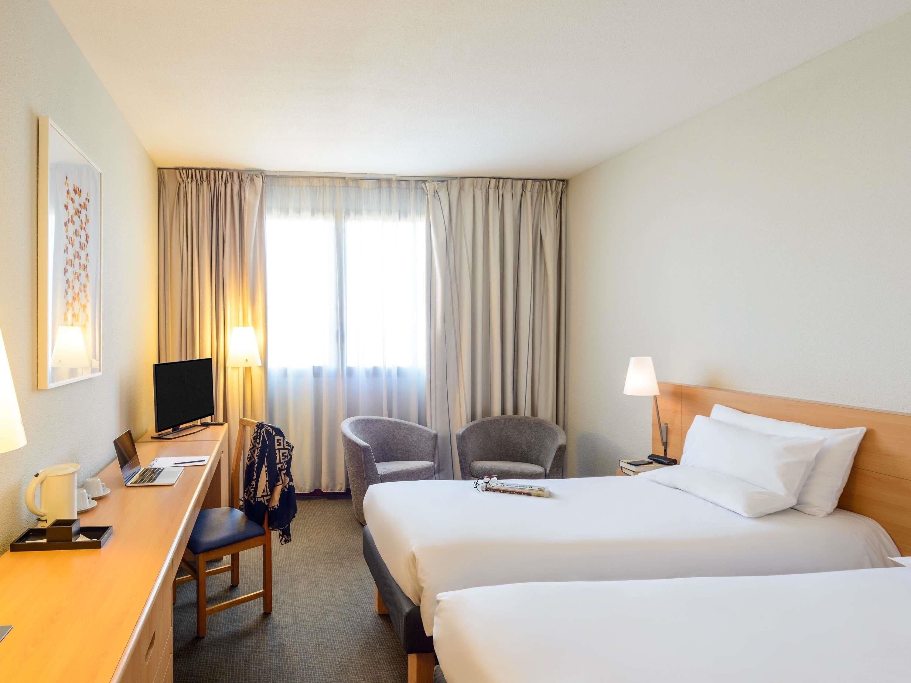 Standard Room, 2 Twin Beds | Hypo-allergenic bedding, down comforters, minibar, in-room safe