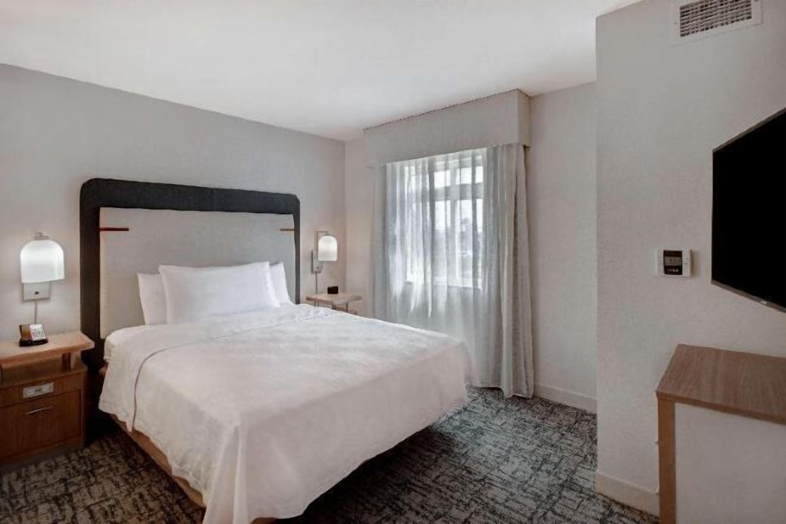 Caja de seguridad en la habitación y escritorio 