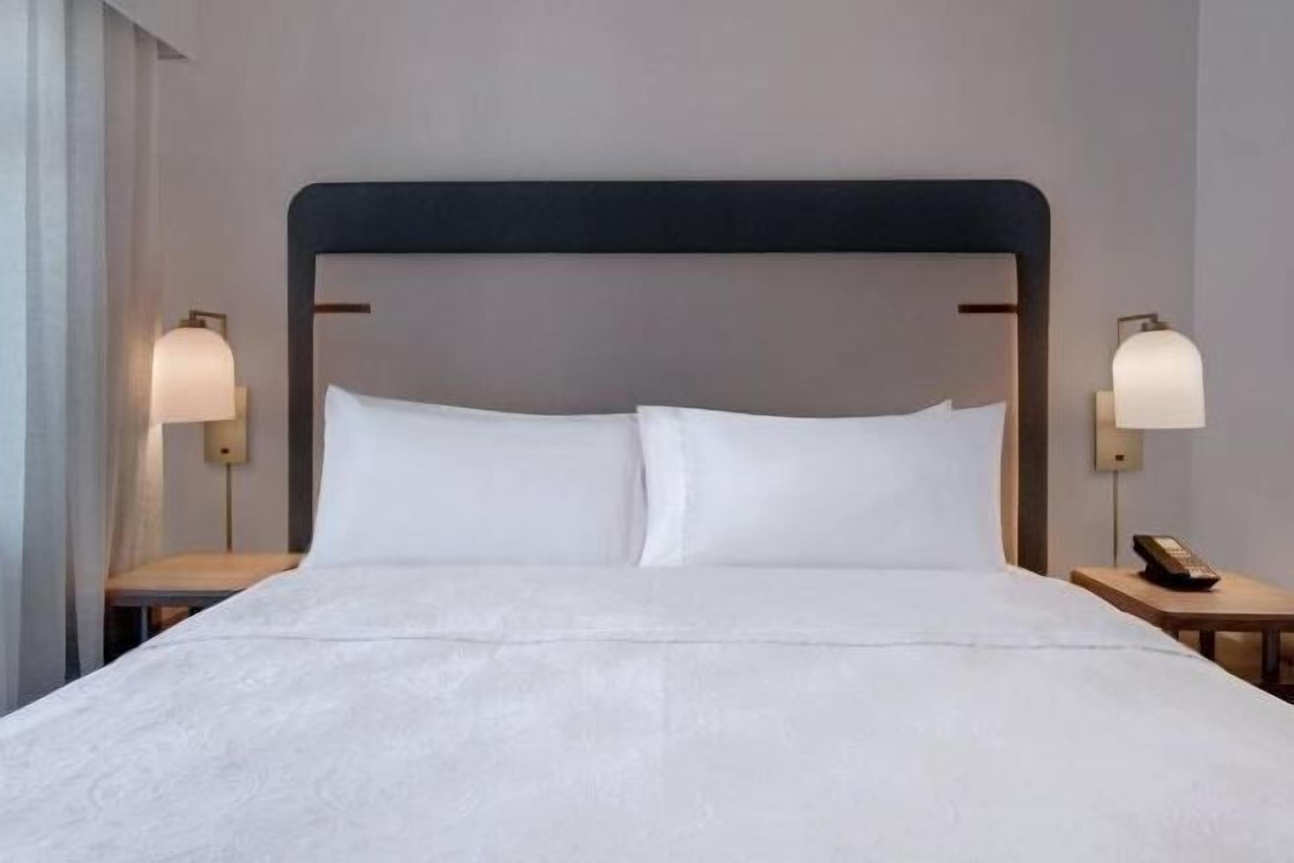 Caja de seguridad en la habitación y escritorio 