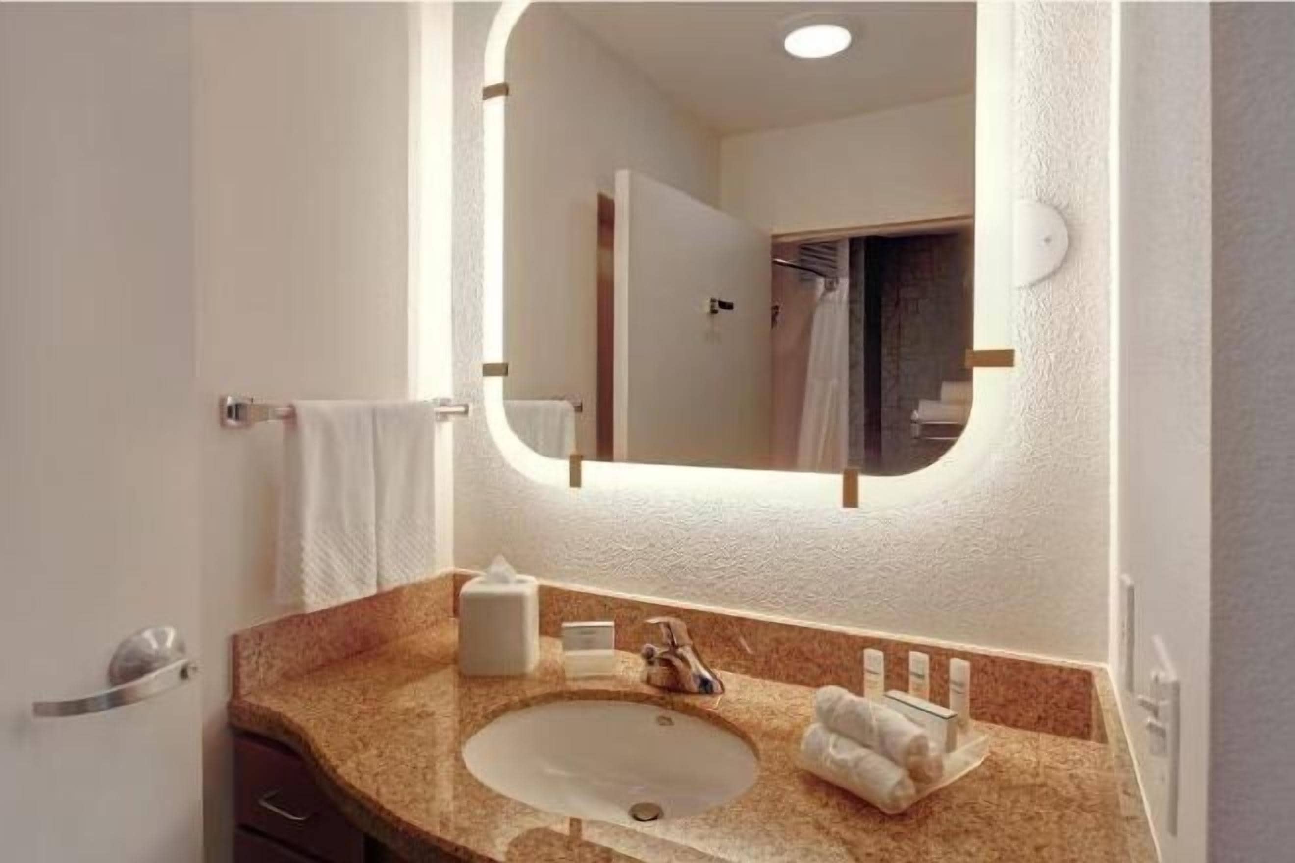 Baño | Amenidades de baño gratuitas, secadora de cabello, toallas 