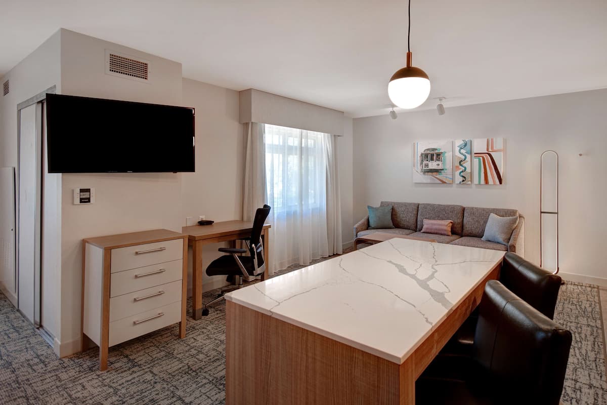 In-room safe, desk, iron/ironing board, free WiFi