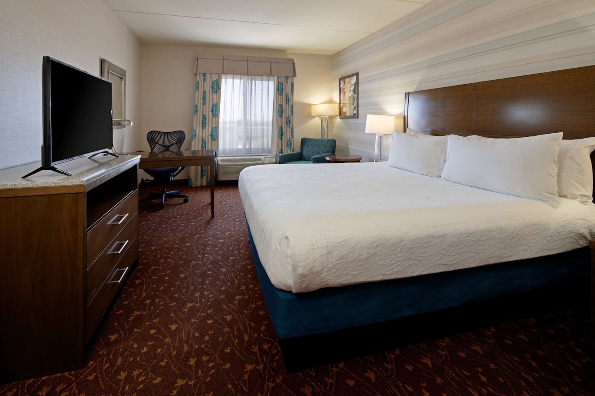Hypo-allergenic bedding, in-room safe, blackout curtains