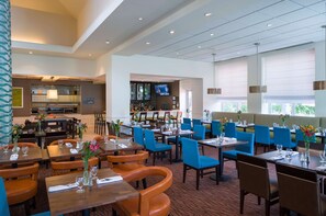 Breakfast, lunch and dinner served - Hilton Garden Inn Edison/Raritan Center (Edison)