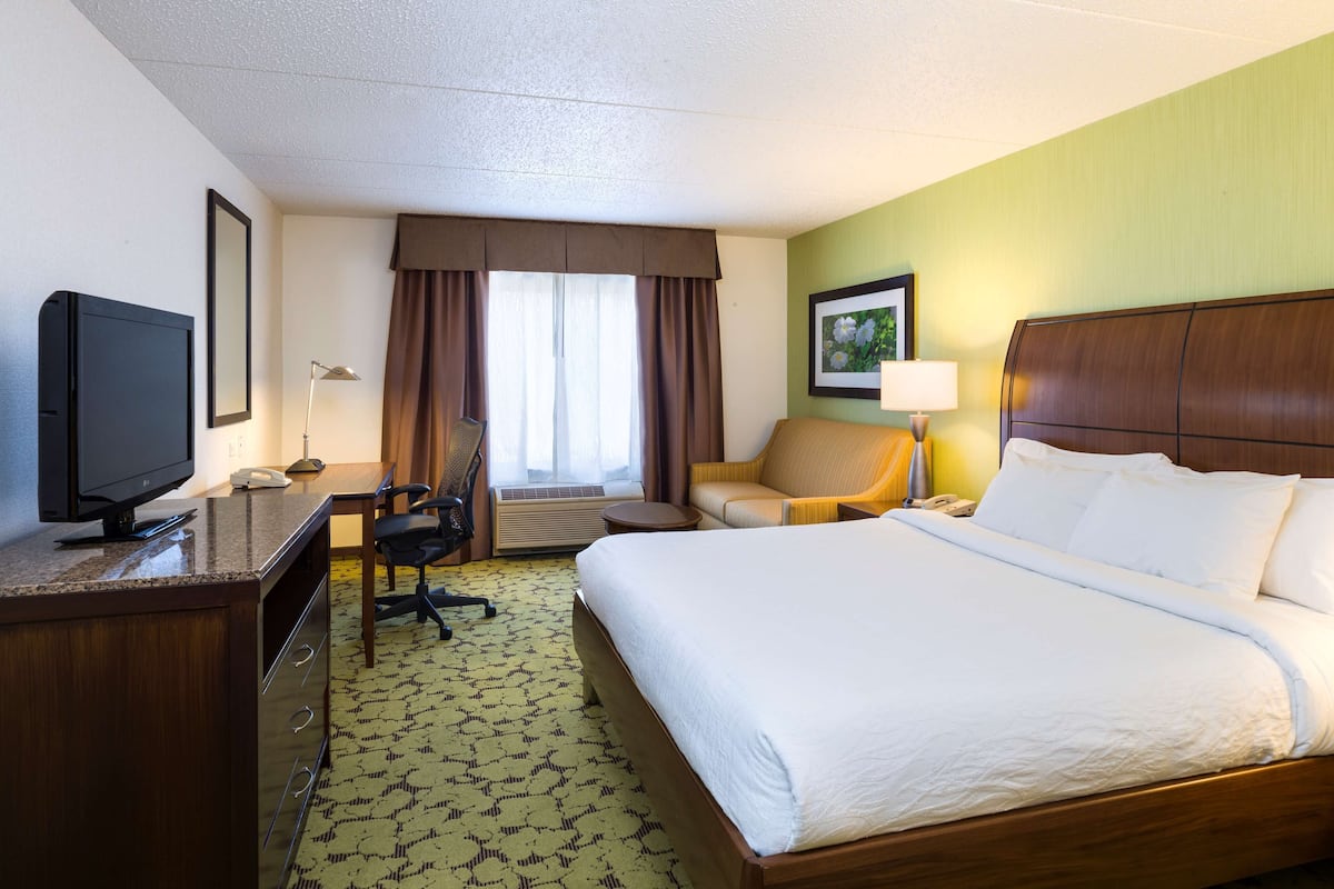Free cots/infant beds, rollaway beds, free WiFi, bed sheets