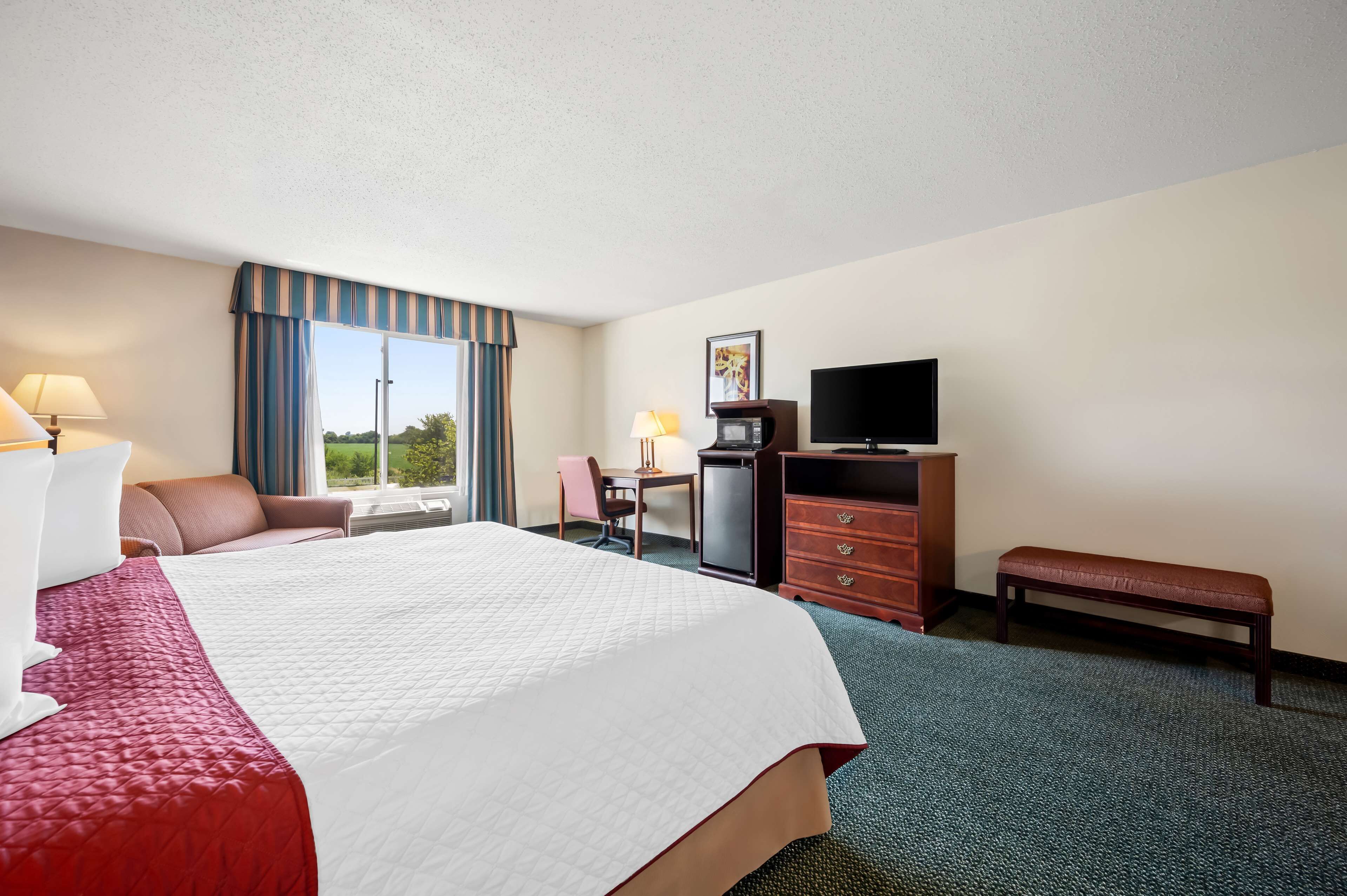 minibar, in-room safe, desk, iron/ironing board