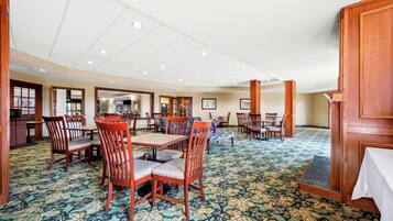 Ilmainen päivittäinen mannermainen aamiainen