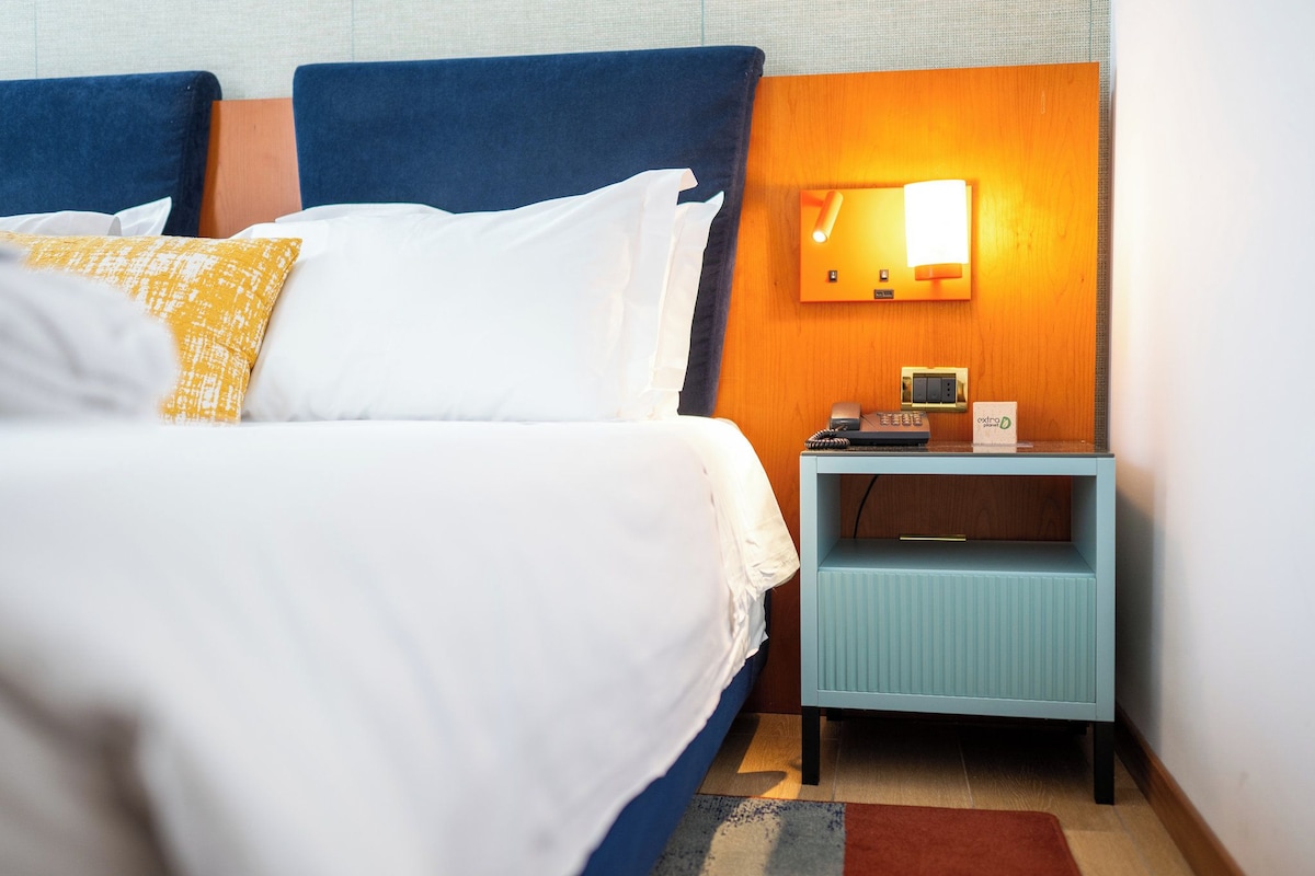Minibar, in-room safe, desk, laptop workspace