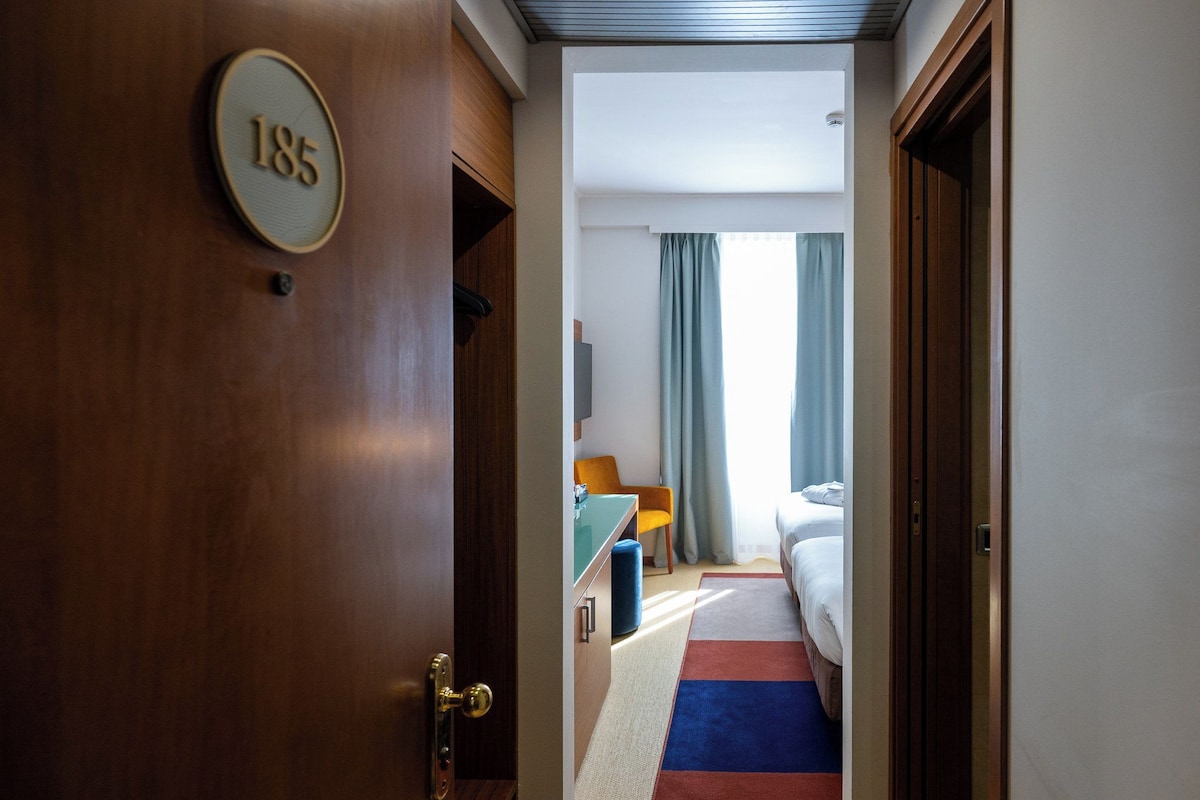 Minibar, in-room safe, desk, laptop workspace