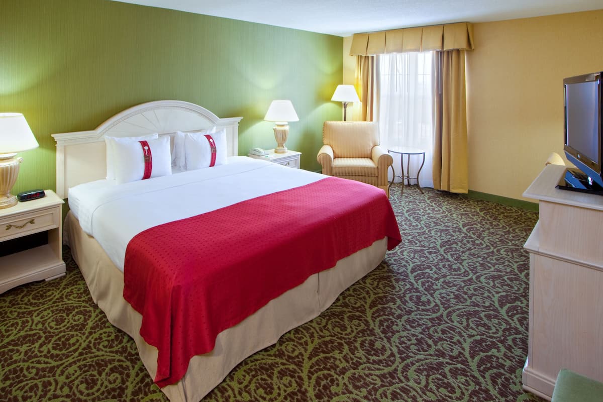 In-room safe, desk, laptop workspace, iron/ironing board