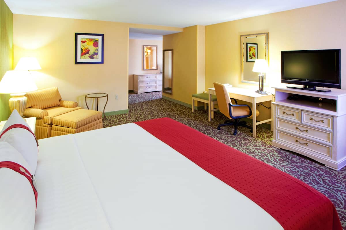 In-room safe, desk, laptop workspace, iron/ironing board