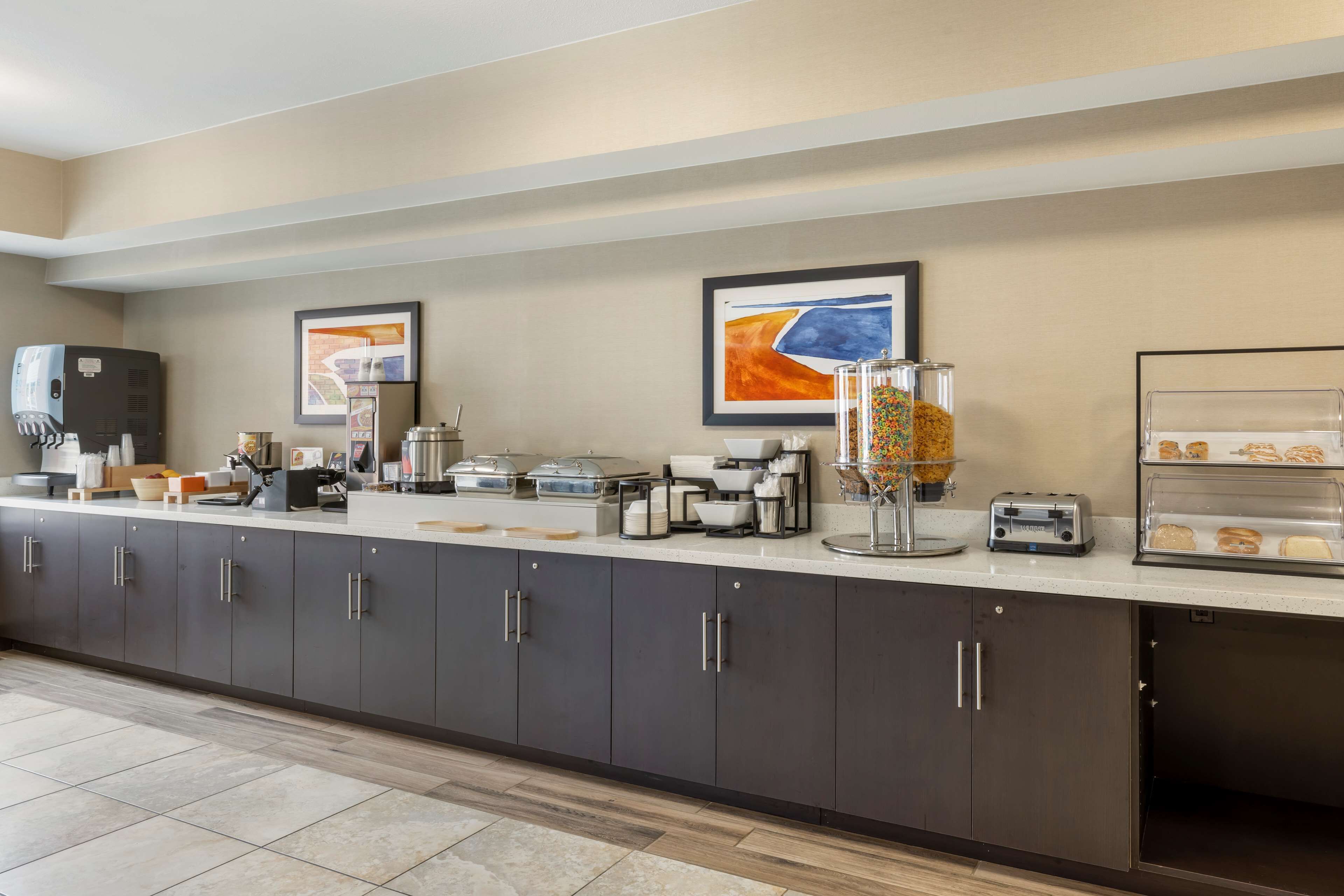 free daily continental breakfast