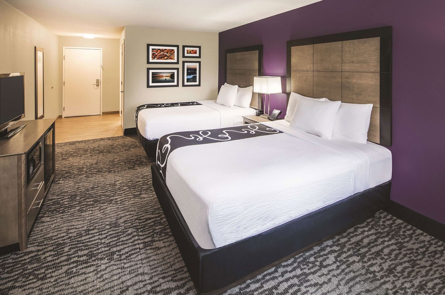 Premium bedding, in-room safe, desk, laptop workspace