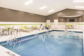 Una piscina cubierta