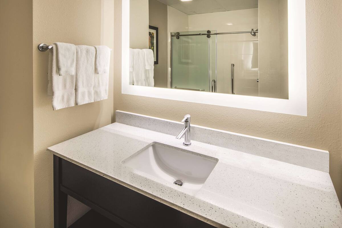 premium bedding, in-room safe, desk, laptop workspace