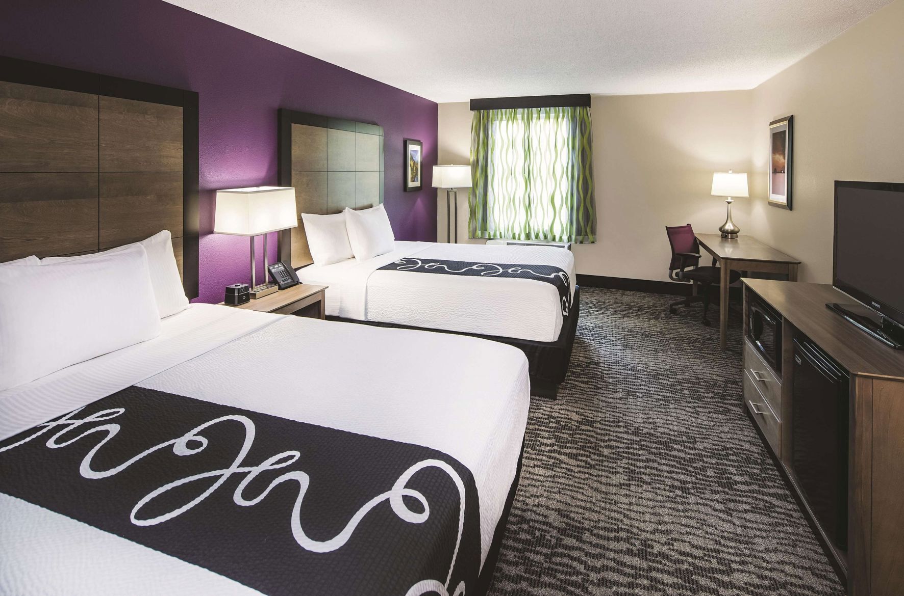 Premium bedding, in-room safe, desk, laptop workspace