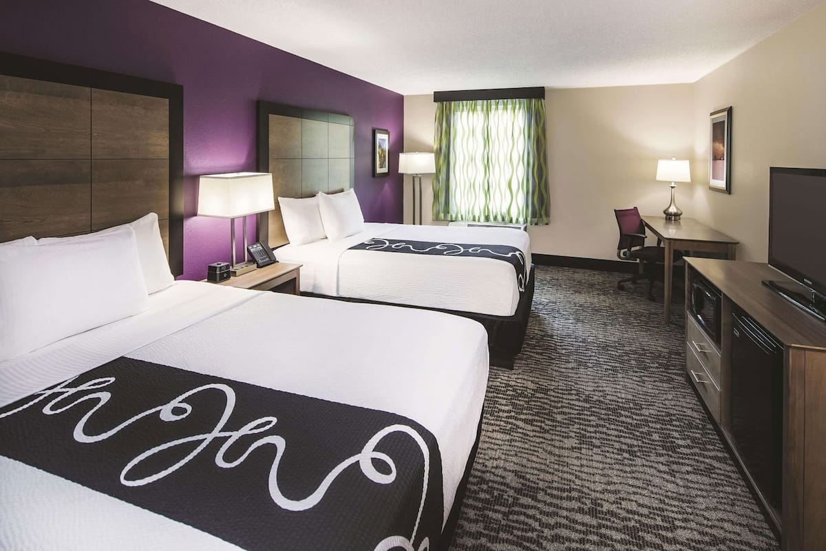 Premium bedding, in-room safe, desk, laptop workspace