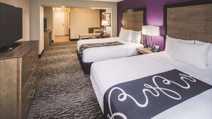 A hotel room with two beds, a TV, a desk, and a chair. - La Quinta Inn & Suites by Wyndham Milledgeville (Milledgeville)