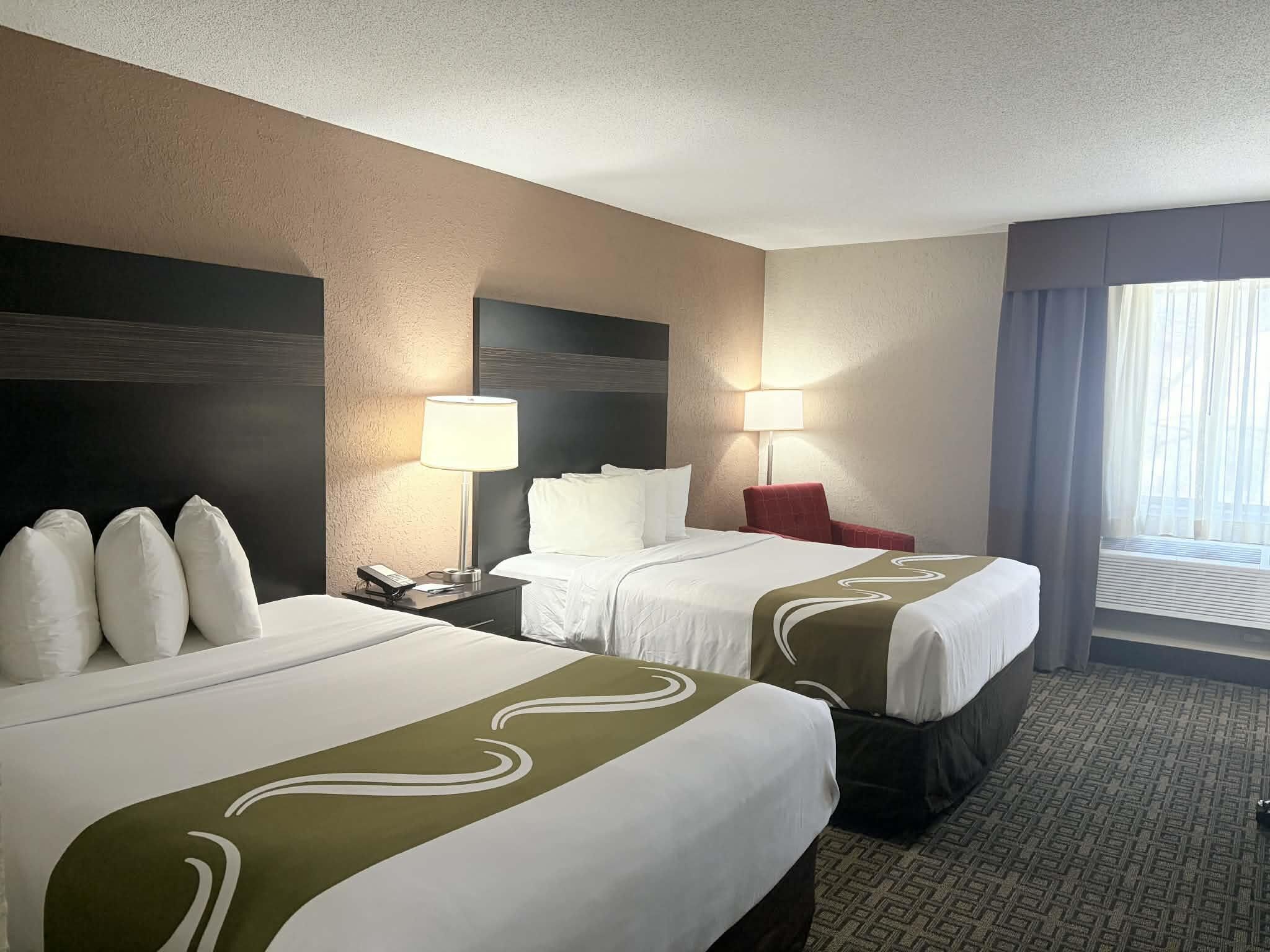 ルーム キングベッド 1 台 禁煙 | セーフティボックス (室内)、アイロン / アイロン台、WiFi (無料)、ベッドシーツ