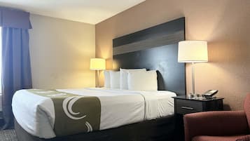 Rom, 2 queensize-senger, tilpasset bevegelseshemmede, ikke-røyk (Mobility, Bathtub W/grab Bars) | Safe på rommet, strykejern/-brett, wi-fi (inkludert) og sengetøy