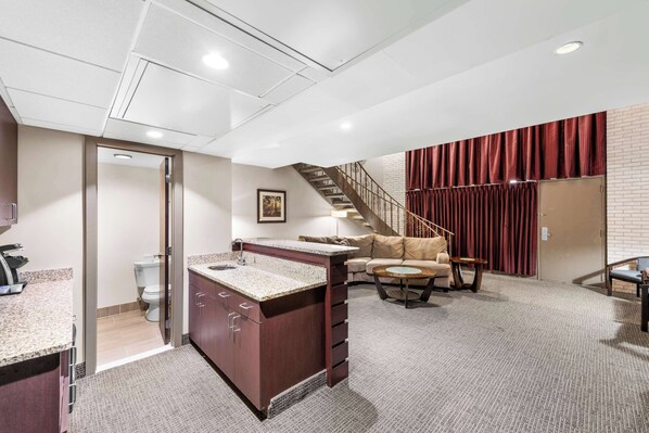 Suite, 1 Queen Bed, Non Smoking