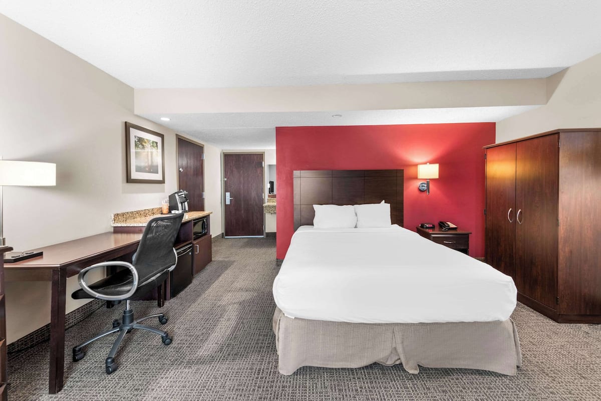 standard room, 1 queen bed with sofa bed, non smoking | desk, laptop workspace, blackout curtains, soundproofing