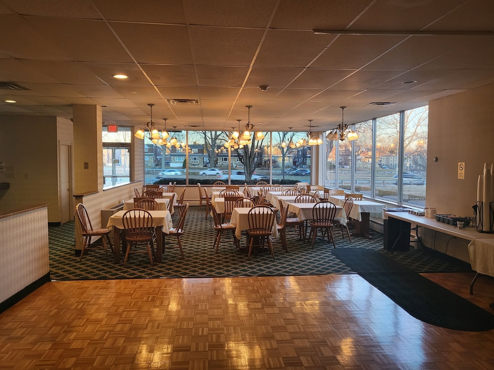 Roosevelt Inn by null