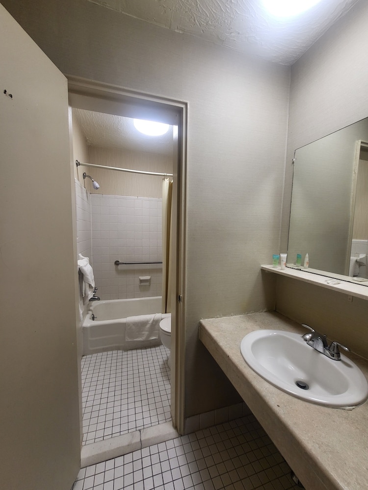 Roosevelt Inn by null