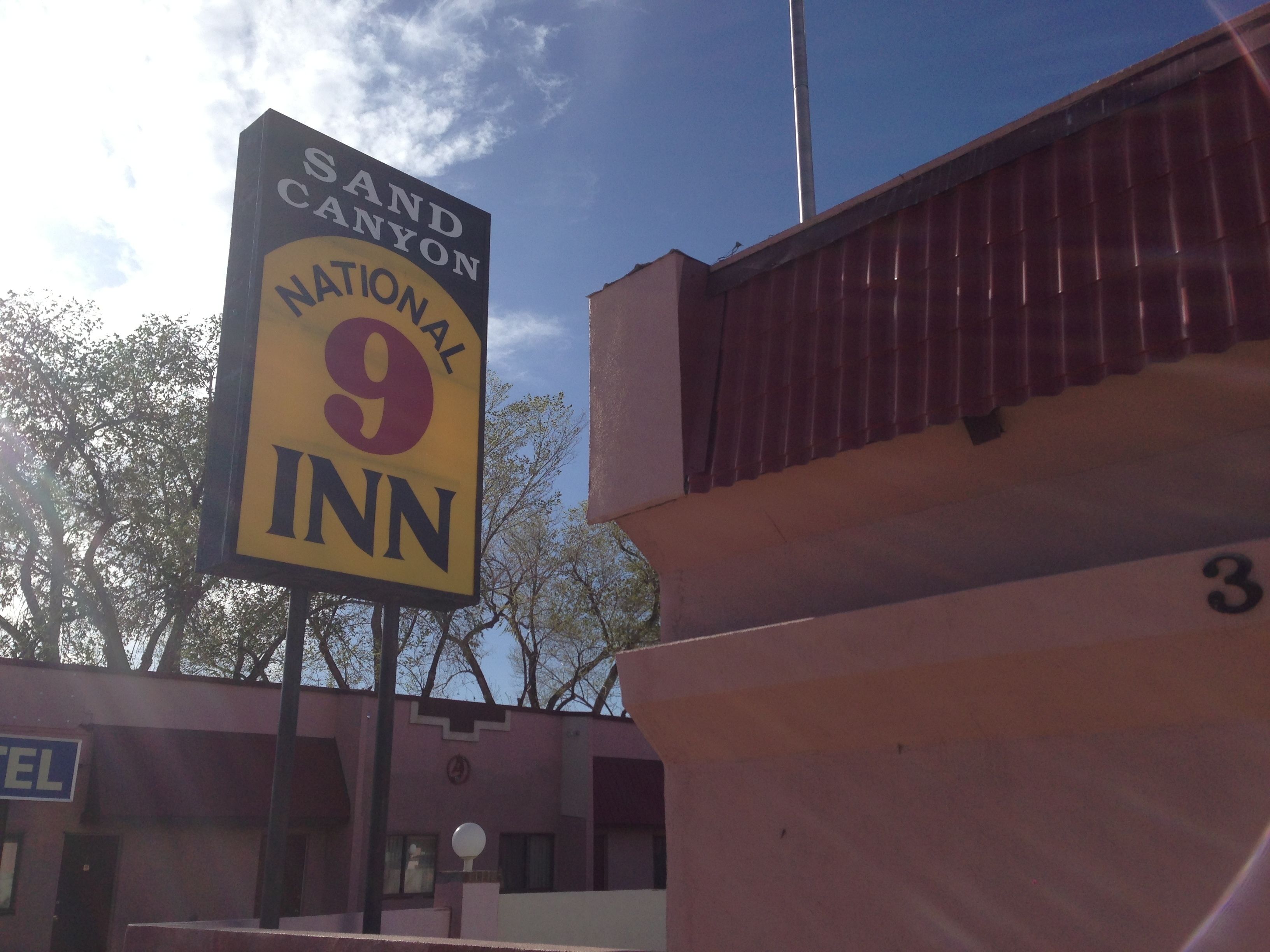 A sign for the Sand Canyon National 9-Inn.