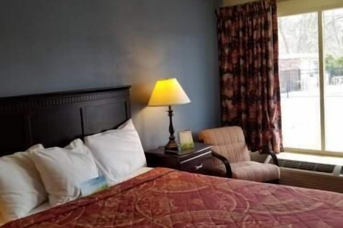 Desk, blackout curtains, iron/ironing board, free cots/infant beds